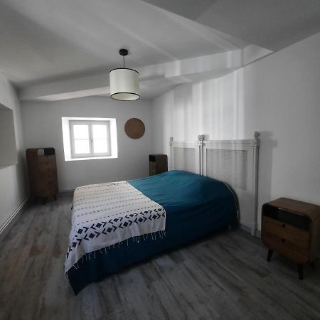 Duplex Place Du Marche Saint-Jean-dʼAngély Bagian luar foto
