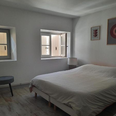 Duplex Place Du Marche Saint-Jean-dʼAngély Bagian luar foto