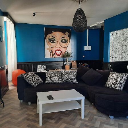 Duplex Place Du Marche Saint-Jean-dʼAngély Bagian luar foto